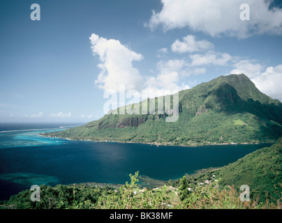 Blick auf die Mündung des Cooks Bay, Moorea, Gesellschaft-Inseln, Französisch-Polynesien, Südsee, Pazifik Stockfoto