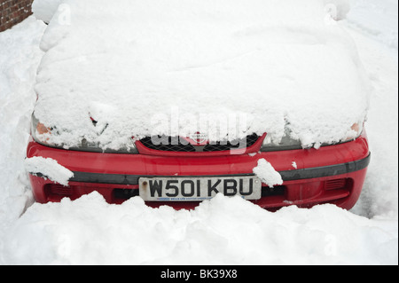 Straße im Winter, Denton, Manchester, UK Stockfoto