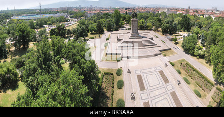 Luftaufnahme des Denkmals der sowjetischen Armee in Boris Garten, Sofia. Stockfoto