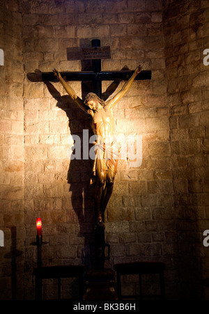 Kathedrale Santa Maria Del Mar - Kreuz mit Christus in Aussparung Stockfoto