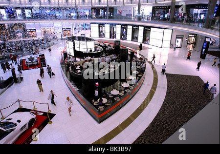 Armani Caffe in der Fashion Avenue von der Dubai Mall, Dubai, Vereinigte Arabische Emirate Stockfoto