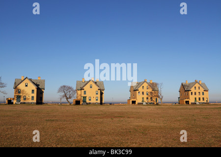 Verlassenen Gebäuden des Offiziers Zeile Fort Hancock, Sandy Hook, New Jersey Gateway National Recreation Area. Stockfoto