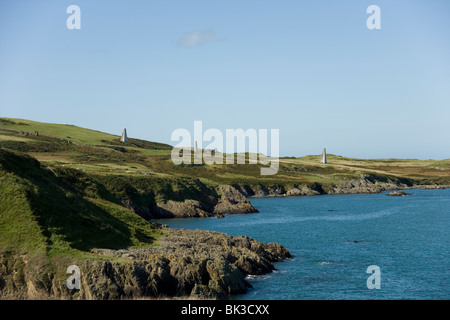 Carmel Kopf und Beacon Pylon aus Anglesey Küstenweg, Nordwales Stockfoto