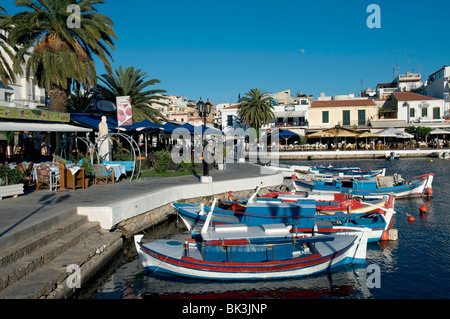 Angelboote/Fischerboote im Hafen von Agios Nikolaos, Kreta, Griechenland Stockfoto