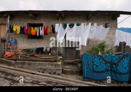 Fassade eines Hauses in einem Dorf in der Abteilung von Solola Guatemala Stockfoto