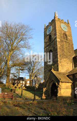 St. Michael und alle Engel Kirche und der Bronte Parsonage Museum, einst die Heimat von Bronte Schwestern, Haworth, West Yorkshire Stockfoto