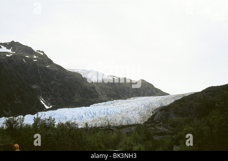 Landschaftlich reizvolle Landschaft eines nordamerikanischen Gletschers und Bergen im Bundesstaat Alaska, USA Stockfoto