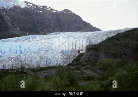 Landschaftlich reizvolle Landschaft eines nordamerikanischen Gletschers und Bergen im Bundesstaat Alaska, USA Stockfoto