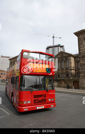 City Sightseeing Tour Belfast offenen Top-Tour-Bus im Custom House Square Belfast Nordirland Stockfoto