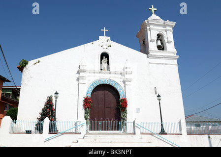 San Pedro Kirche (die aus dem 16. Jahrhundert stammt und wird gesagt, die zweitälteste Kirche in der westlichen Hemisphäre zu sein), Taboga Insel, Panama Stockfoto