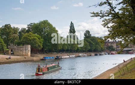 Boote auf dem Fluss Ouse in York Stockfoto