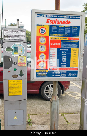 Parkplatz Gebühren unterzeichnen, York, England Stockfoto