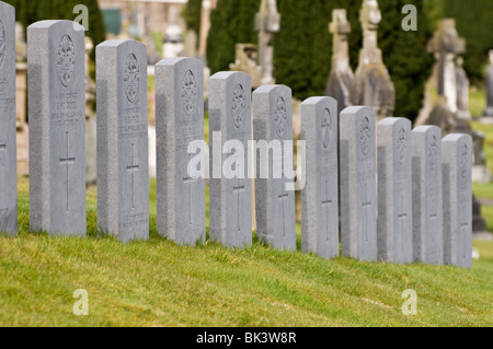 Linie der militärischen Kriegsgräber Stockfoto