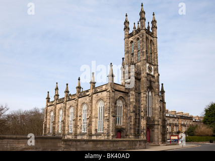 Die Rhema Christliches Zentrum Kirche, ehemals Kirche der Heiligen Dreifaltigkeit (Schottische Episkopalkirche) (1838) am nördlichen Ende der Dean Bridge, Edinburgh. Stockfoto