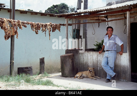 Trocknen von Fleisch außerhalb einer Metzgerei in Venezuela, Südamerika Stockfoto