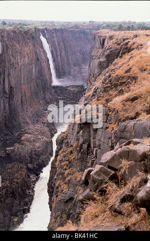 Victoria-Fälle, die zwischen den Ländern von Sambia und Simbabwe Stockfoto