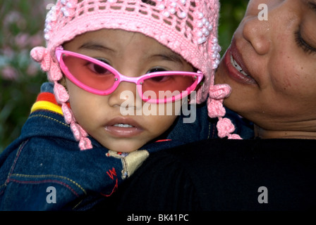 Mutter und Tochter Kota ternate Stockfoto