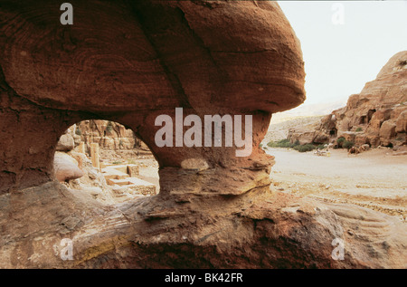 Felsformationen und Bauwerke in Petra, Jordanien Stockfoto