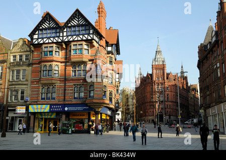 Queens Chambers Aufbau durch Watson Fothergill (1897), Marktplatz, Nottingham, England, UK. Prudential Gebäude im Hintergrund. Stockfoto