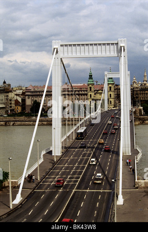 Elisabeth Brücke über die Donau in Budapest, Ungarn Stockfoto