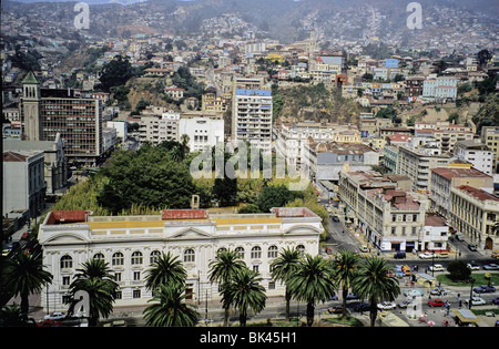 Valparaiso, Chile mit Severin Public Library im Vordergrund Stockfoto
