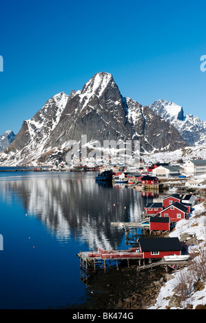 Ansicht des Dorfes Reine in Moskenes auf Lofoten in Norwegen im Winter 2010 Stockfoto