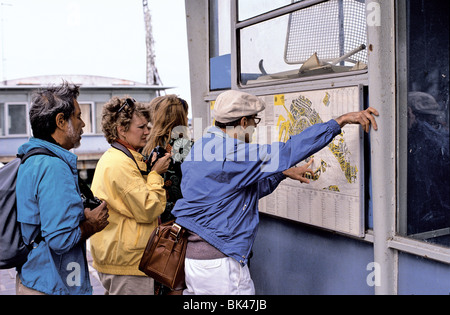 Touristen, Kartenlesen, Venedig, Italien Stockfoto