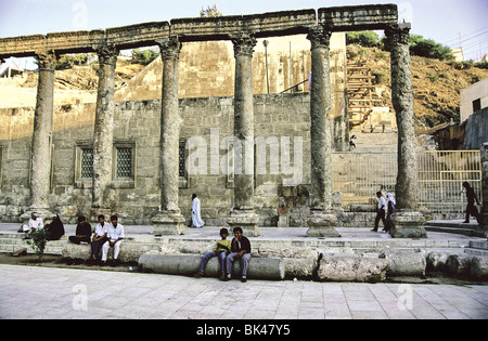 Säulen in Front das römische Theater in Amman, Jordanien Stockfoto