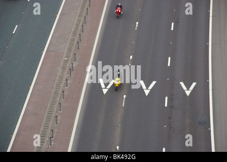 Biker auf einem ruhigen Autobahn M62 Stockfoto