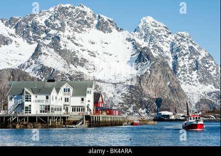 Hafen Sie bei Henningsvær auf Lofoten in Norwegen Stockfoto