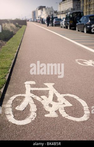 Dedizierte Radweg entlang der Küste in Brighton, Großbritannien Stockfoto