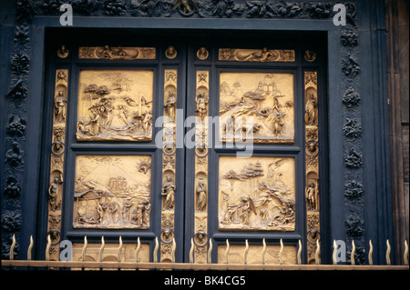 Bronze Verkleidungstüren (bekannt als Tore des Paradieses von Lorenzo Ghiberti) am Baptisterium San Giovanni Lorenzo Ghiberti Florenz Stockfoto