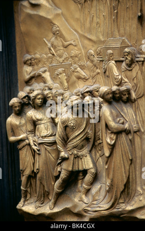 Bronze Verkleidungstüren (bekannt als Tore des Paradieses von Lorenzo Ghiberti) am Baptisterium San Giovanni Lorenzo Ghiberti Florenz Stockfoto