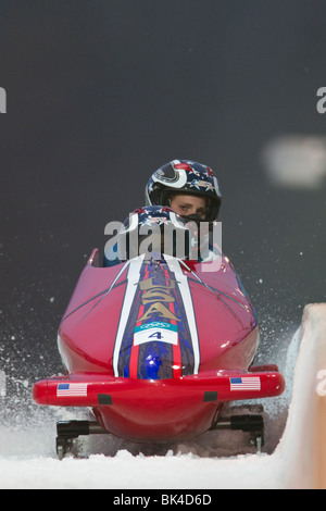 Shauna Rohbock und Michelle Rzepka (USA) im Wettbewerb bei den Olympischen Winterspielen 2010 in die Frauen Bob Stockfoto