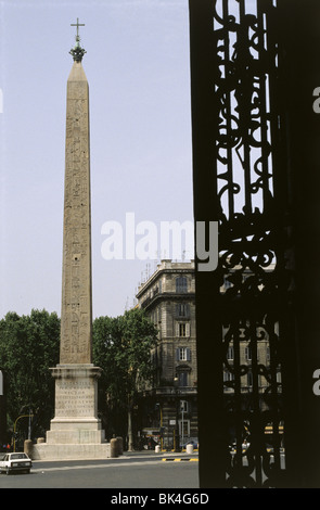 Obelisk auf der Piazza San Giovanni in Laterano, Rom Stockfoto