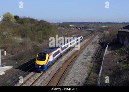 EMT Meridian 222 011 Lösungsansätze Wellingborough Station am 8. April 2010 mit einem Sheffield - London St Pancras Service. Stockfoto