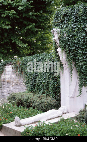 Denkmal von Charles Pierre Baudelaire, Kenotaph, leeres Grab auf dem Friedhof Cimetière du Montparnasse in Paris, Frankreich Stockfoto