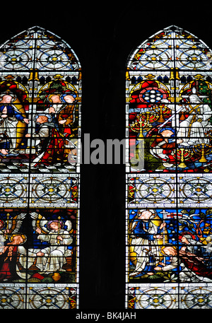 Glasfenster in der Kathedrale von Salisbury Stockfoto