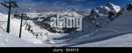 Panorama-Bild der Dolomiten im Winter, Italien, Blick vom Passo Padon über N-E, Richtung Cortina D'Ampezzo Stockfoto
