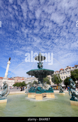 Die Praça Don Pedro IV auf dem Rossio-Platz mit dem Nationaltheater Stockfoto