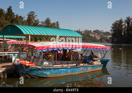 Indien, Tamil Nadu, Udhagamandalam (Ooty), See motor Sportboote zum mieten Stockfoto