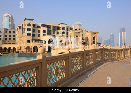 Der maurische Stil Souk Al Bahar, Downtown Burj Dubai, Dubai, Vereinigte Arabische Emirate, Naher Osten Stockfoto