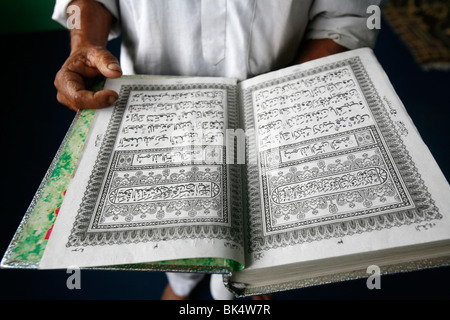 Koran lesen, Bhaktapur, Nepal, Asien Stockfoto