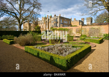 Ein Blick auf Knebworth House und Gärten. Stockfoto