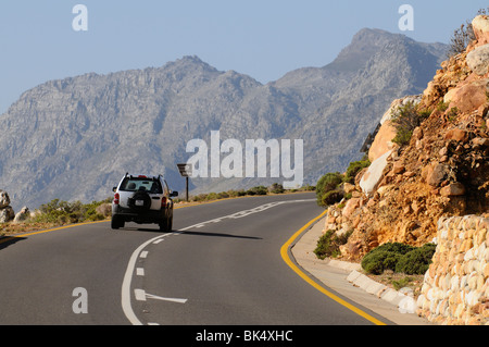 Autofahrer auf der R44 genannt eine Panoramastraße entlang der Garden Route Clarence Drive in der Nähe von Kogel Bay Western Cape Südafrika Stockfoto