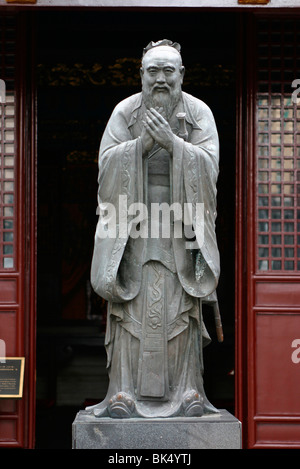 Statue von Konfuzius in Shanghai Konfuzius Tempel, Shanghai, China, Asien Stockfoto