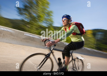 Frau auf dem Fahrrad, Steamboat Springs, Routt County, Colorado, USA Stockfoto