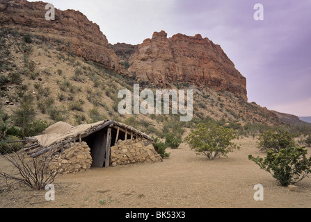 Lunas Jacal erhaltenen ursprünglichen Siedler Haus am Chihuahua-Wüste in Big Bend Nationalpark, Texas, USA Stockfoto