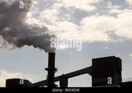 Emissionen von Bluescope Steel arbeitet in Port Kembla, Wollongong, Australien. Stockfoto