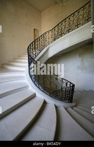 Treppenhaus im Prieuré Saint-Lazare aus dem 18. Jahrhundert, Fontevraud Abbey, Fontevraud, Maine-et-Loire, Frankreich Stockfoto